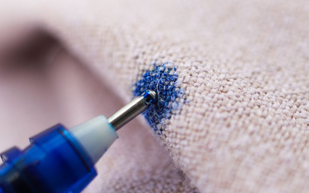 Jak wywabić plamę z atramentu na tapicerce i ubraniach?