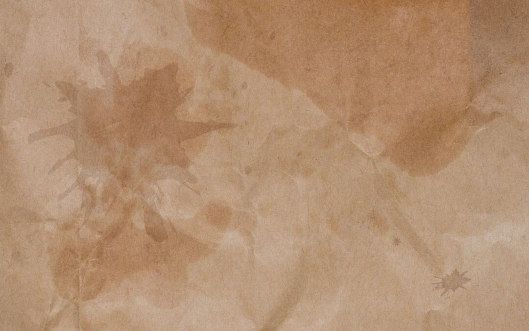 Jak skutecznie usunąć tłustą plamę z kanapy? Domowe metody i profesjonalne rozwiązania