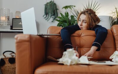 Co niszczy Twoją sofę najszybciej? 7 codziennych błędów, które skracają życie Twoich mebli