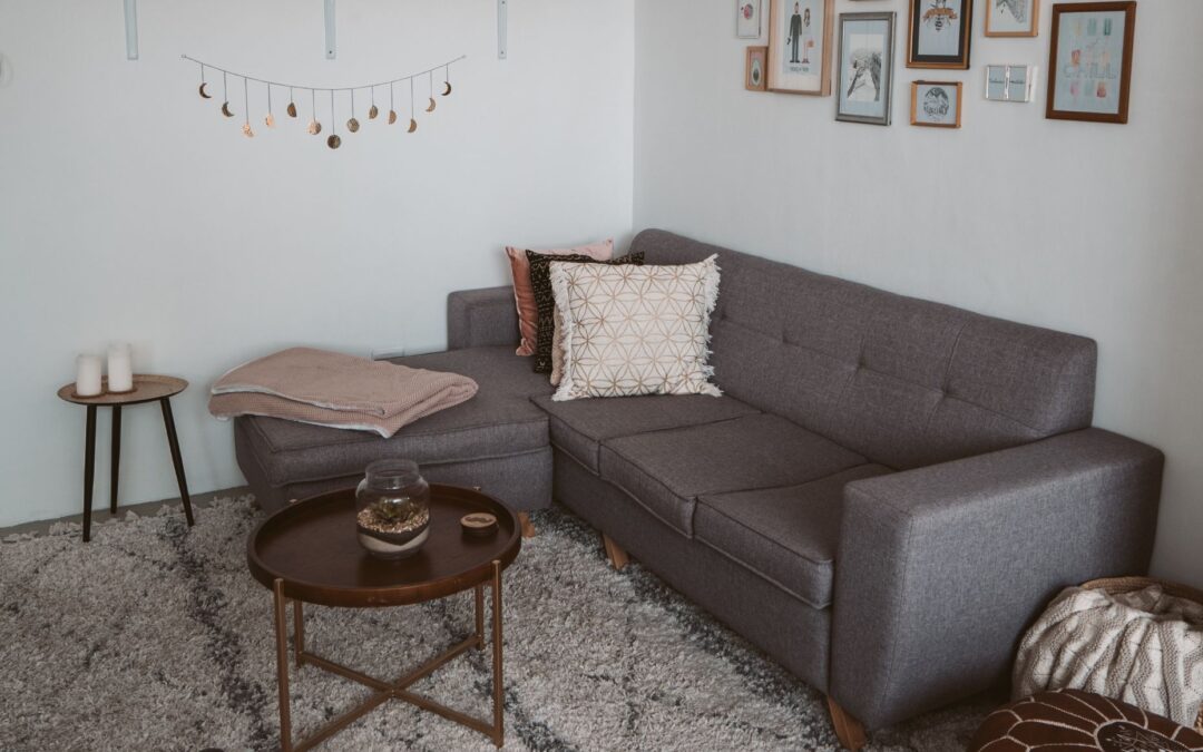 Jak wyczyścić narożnik z funkcją spania? Praktyczny poradnik