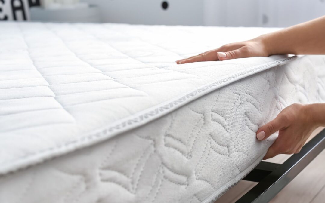 Plama z moczu na materacu? Sprawdź, jak skutecznie ją usunąć